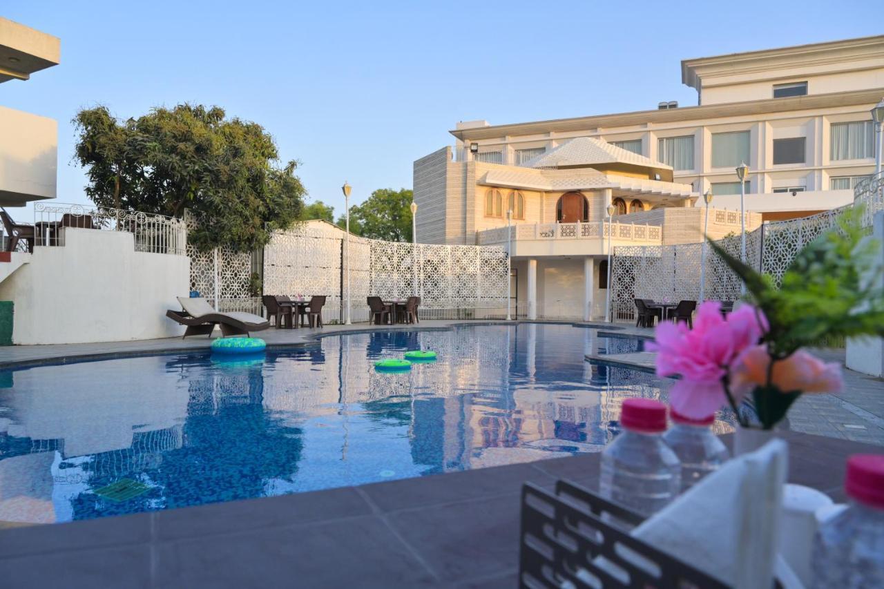 Stardom Resort Jaipur Buitenkant foto