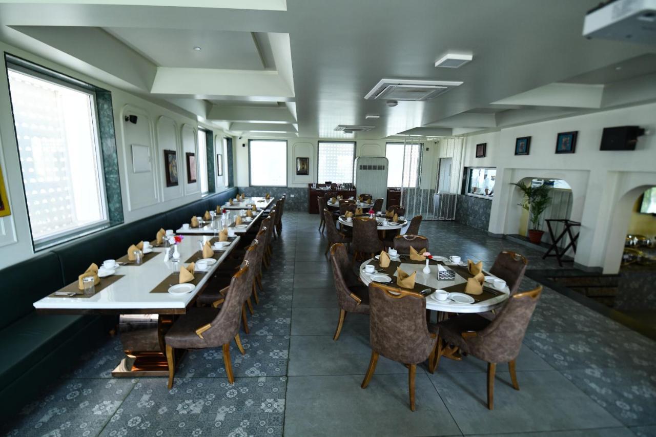 Stardom Resort Jaipur Buitenkant foto