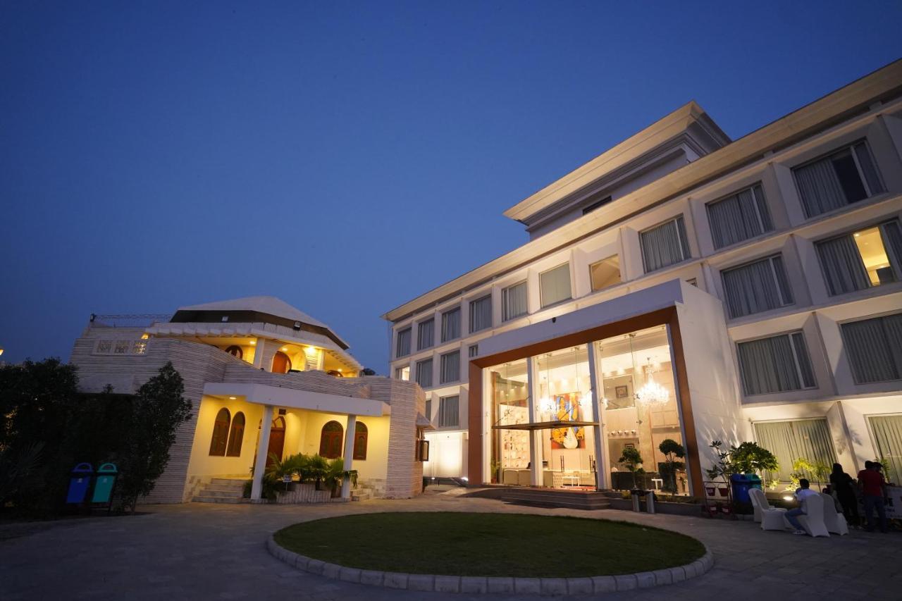 Stardom Resort Jaipur Buitenkant foto