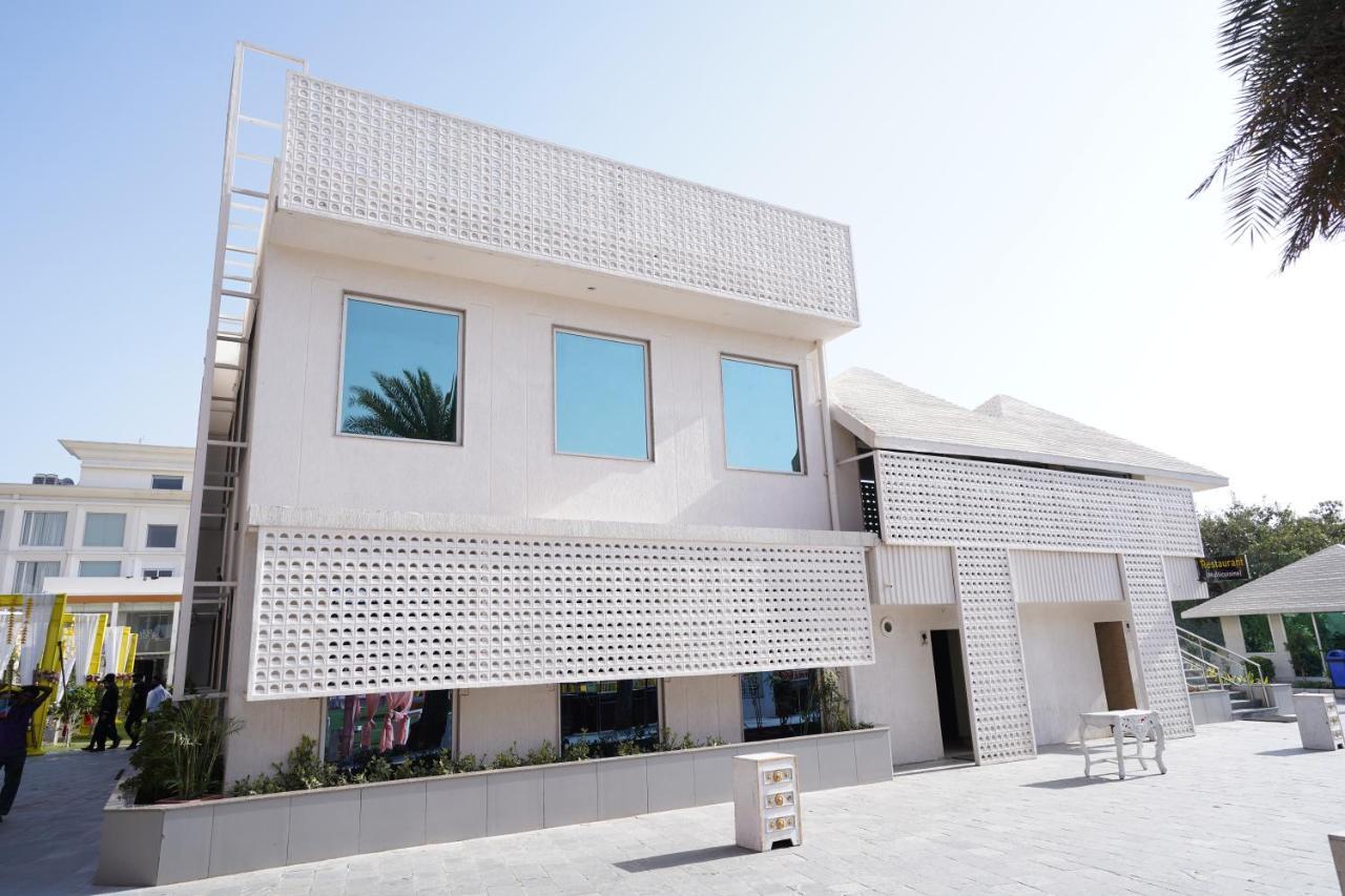 Stardom Resort Jaipur Buitenkant foto