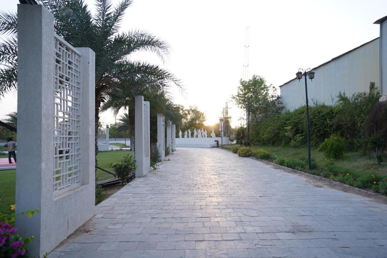 Stardom Resort Jaipur Buitenkant foto