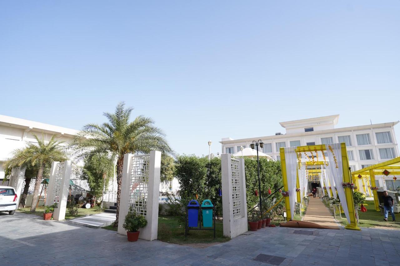 Stardom Resort Jaipur Buitenkant foto