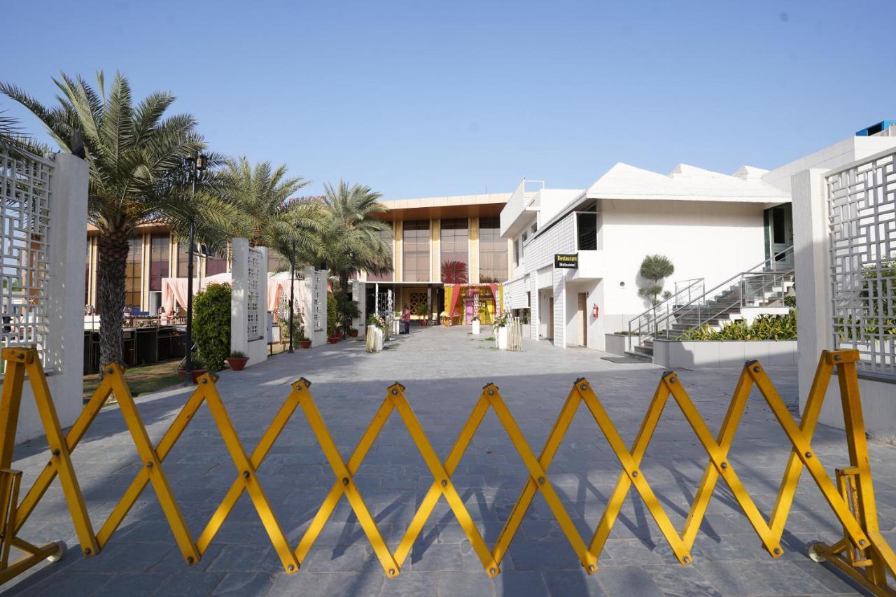 Stardom Resort Jaipur Buitenkant foto