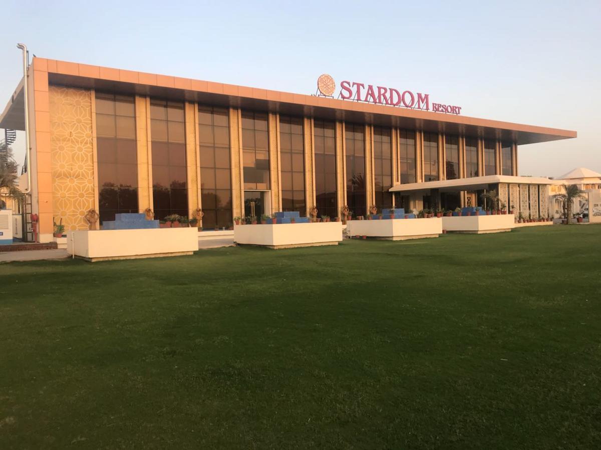 Stardom Resort Jaipur Buitenkant foto